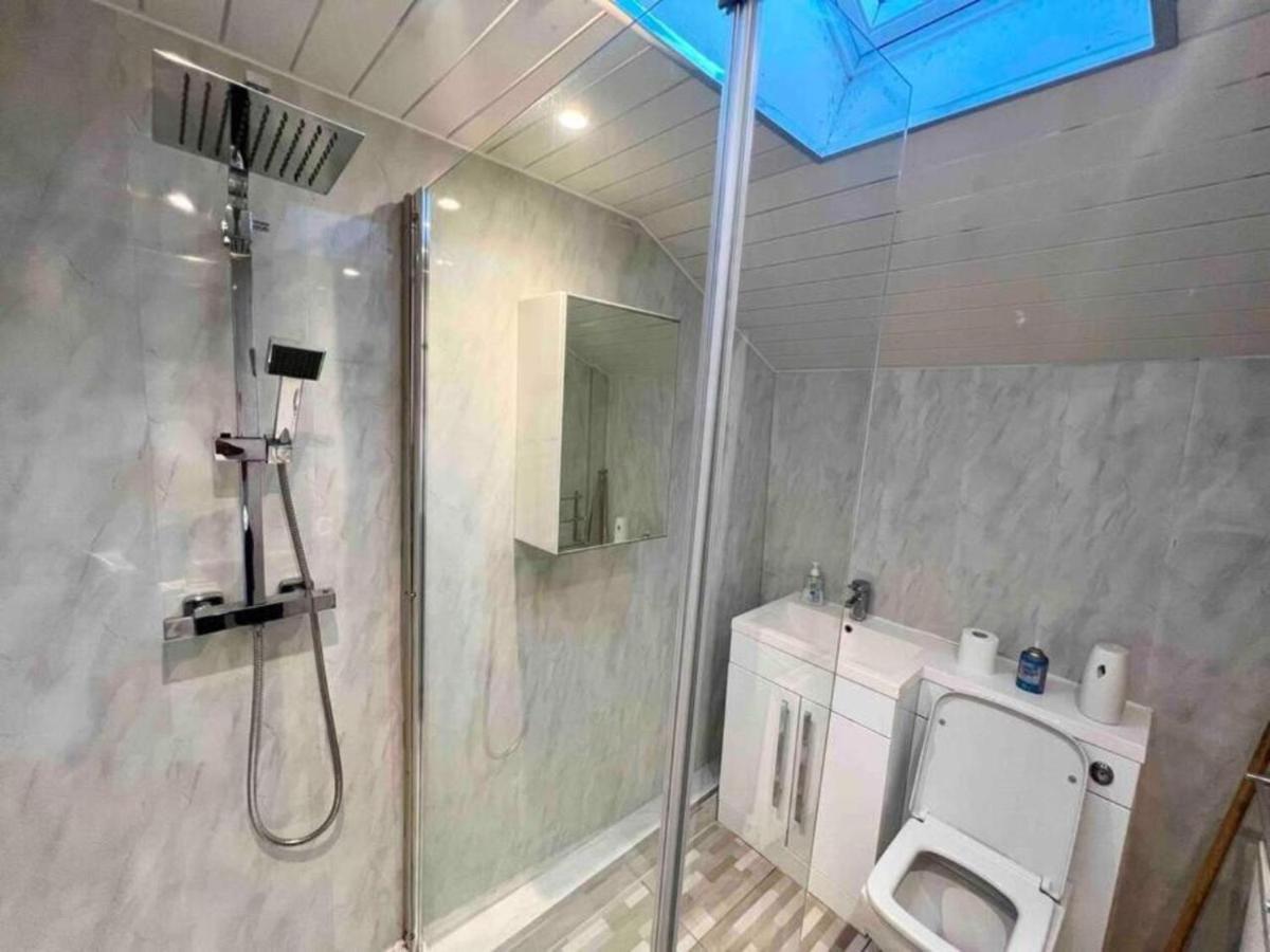 Spacious 3 Bedroom Home In Glasgow - Free Parking Dış mekan fotoğraf