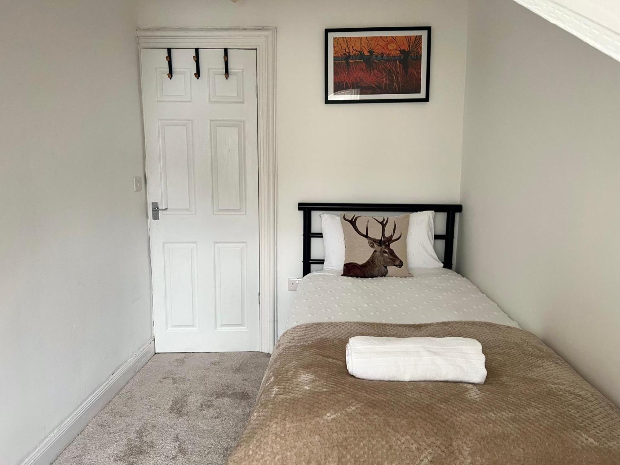Spacious 3 Bedroom Home In Glasgow - Free Parking Dış mekan fotoğraf