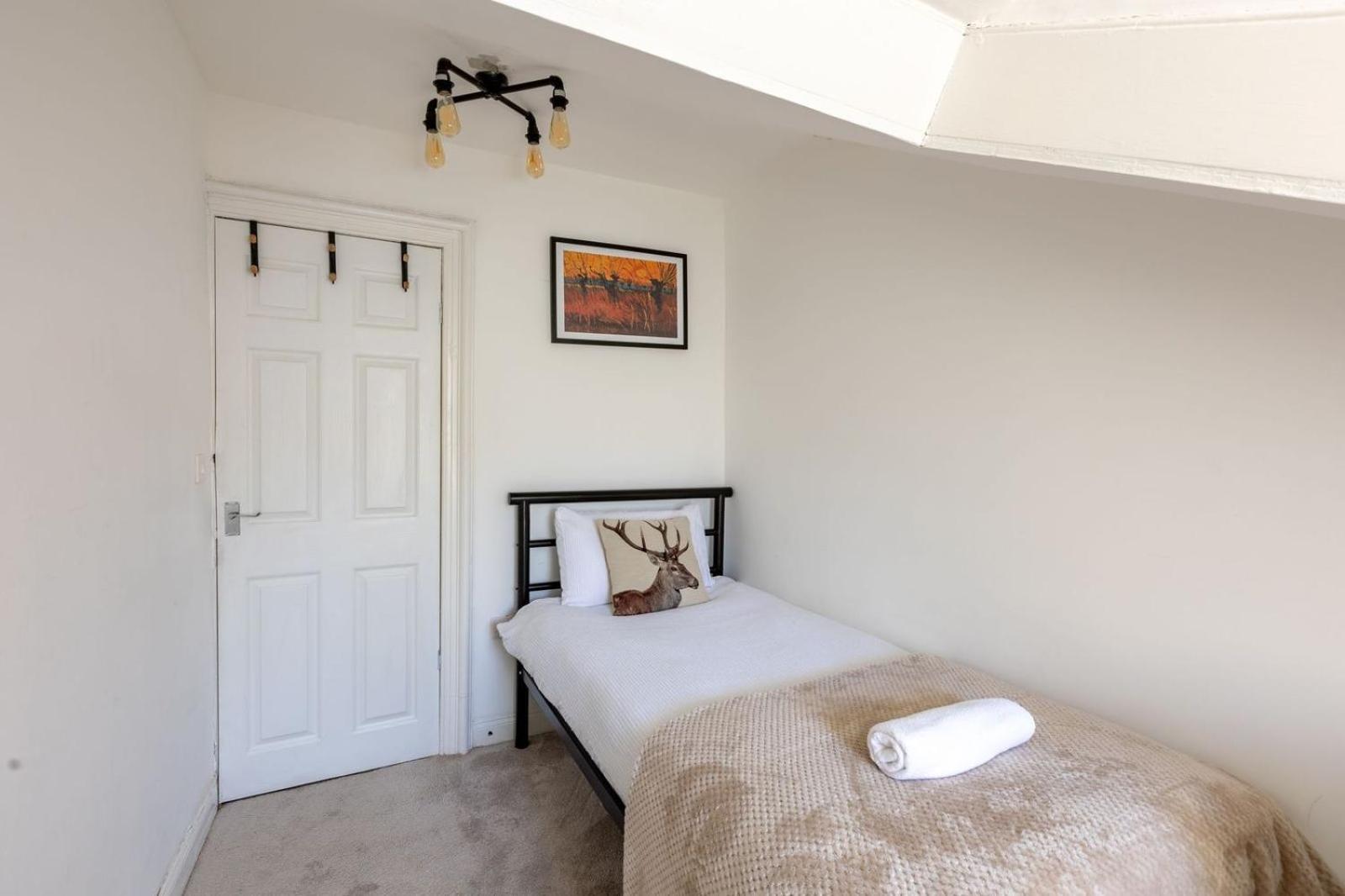 Spacious 3 Bedroom Home In Glasgow - Free Parking Dış mekan fotoğraf
