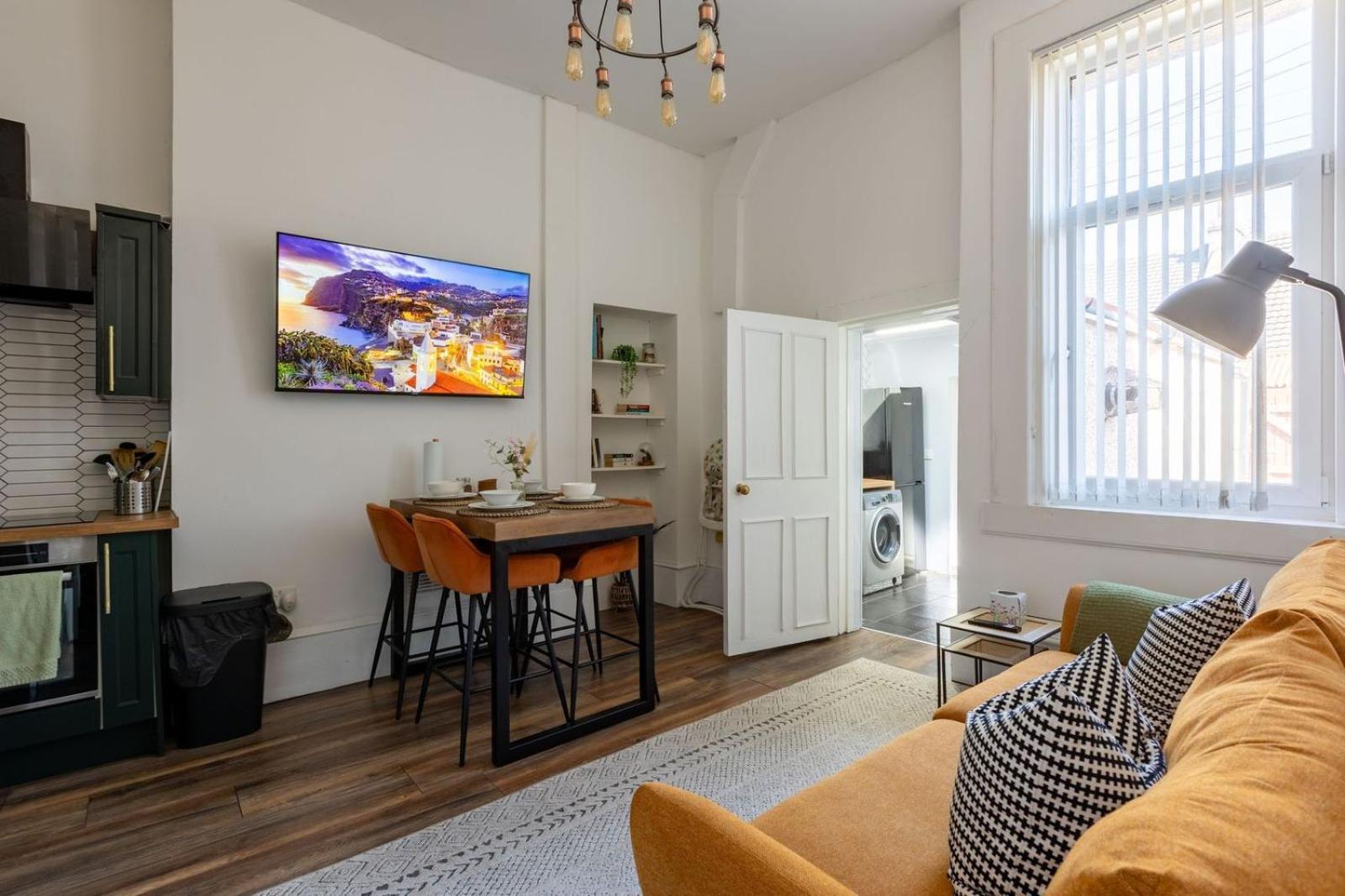 Spacious 3 Bedroom Home In Glasgow - Free Parking Dış mekan fotoğraf