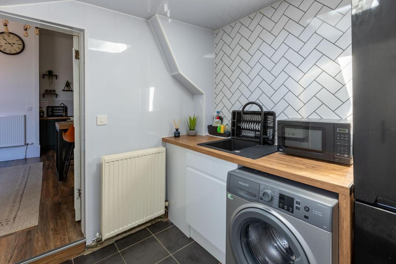 Spacious 3 Bedroom Home In Glasgow - Free Parking Dış mekan fotoğraf